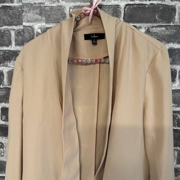Lulu’s Miss Punctuality Lightweight Blazer Taupe tan - Picture 4 of 10